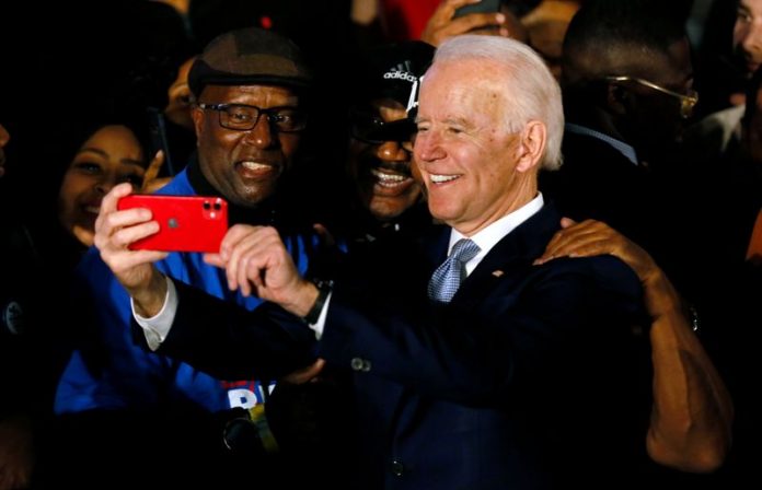 Joe Biden apoya las manifestaciones pacíficas contra la discriminación