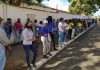 Habitantes de el Tigre acuden a votar tras largas colas